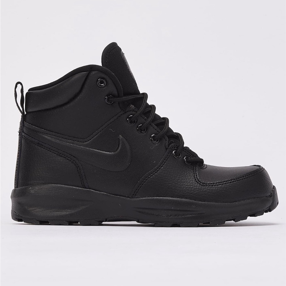 Black Nike Manoa Boots • Leather • Kids Size 3Y • Good Condition